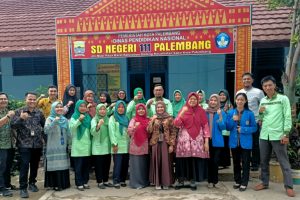 Dosen-PGSD-UPGRIP-Ajak-Guru-SDN-111-Palembang-Kuasai-Bahan-Ajar-Digital